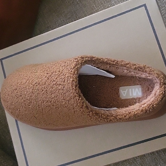 NWT MIA SHEARLING SHOES - Picture 3 of 7